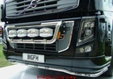 LoBar Edelstahl mit 5 weißen & 2 gelben LEDs - Volvo FM / FH 2002+ mit Spoiler 