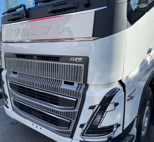 VOLVO FRONTBLENDEN - FÜR VOLVO FH 4B